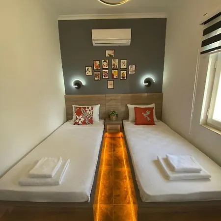 Shared Pool Flat Located 3 Min To Beach In * קלקן